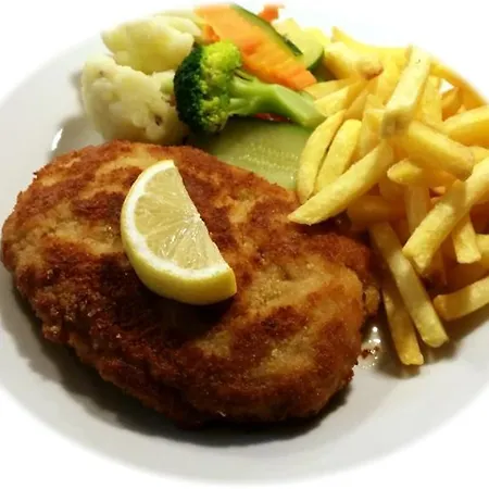 Mirchel Pintli, Klein, & Restaurant Отель