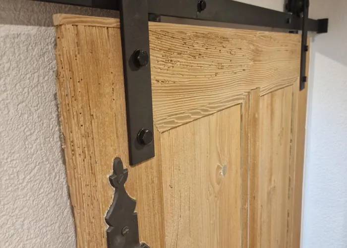 Mirchel Pintli, 2, & Restaurant *