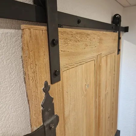 Mirchel Pintli, 2, & Restaurant *