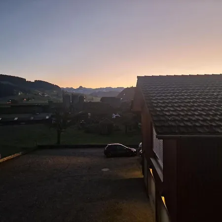 Mirchel Pintli, 2, & Restaurant Zäziwil